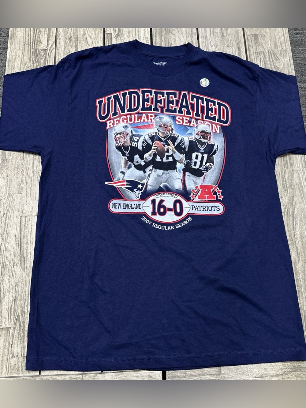 NWT TOM BRADY Undefeated Regular Season NEW ENGLAND PATRIOTS NFL 16-0 Large Tee